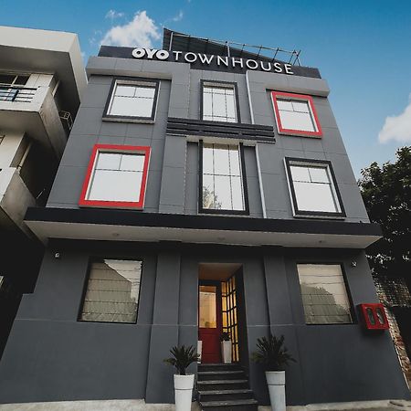Collection O Townhouse 069 호텔 구르가온 외부 사진